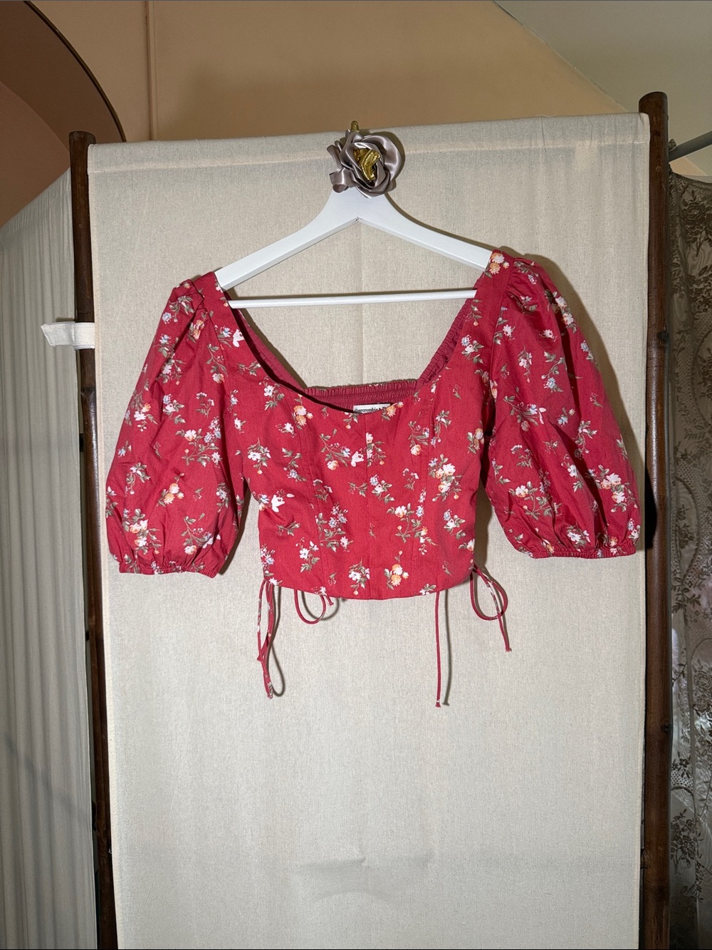 Abercrombie & Fitch Red Floral Puff-Sleeve Crop Top